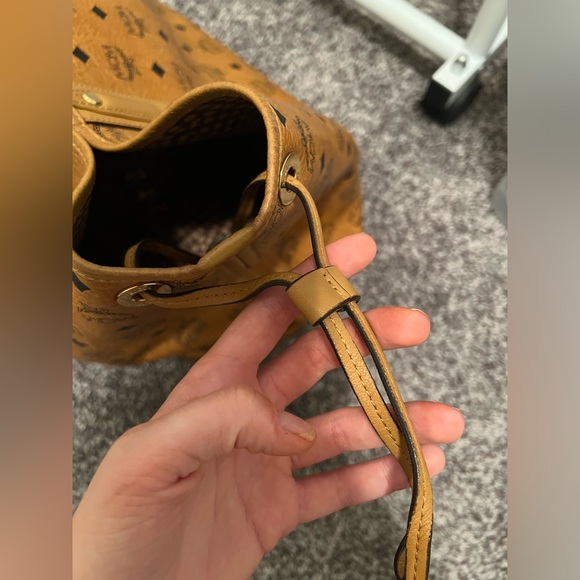 MCM Large Reversible Liz Shopper in Visetos - Picture 12 of 17